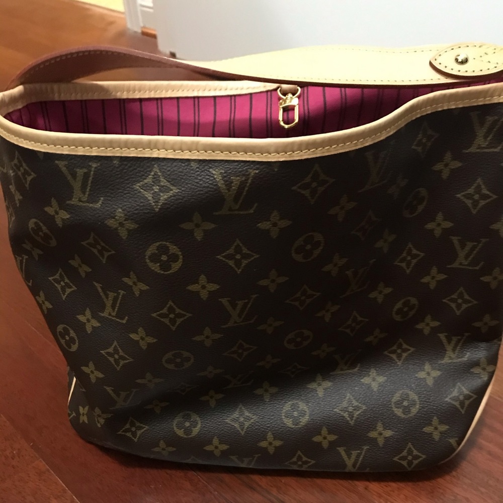 Beautiful Louis Vuitton Shoulder Bag